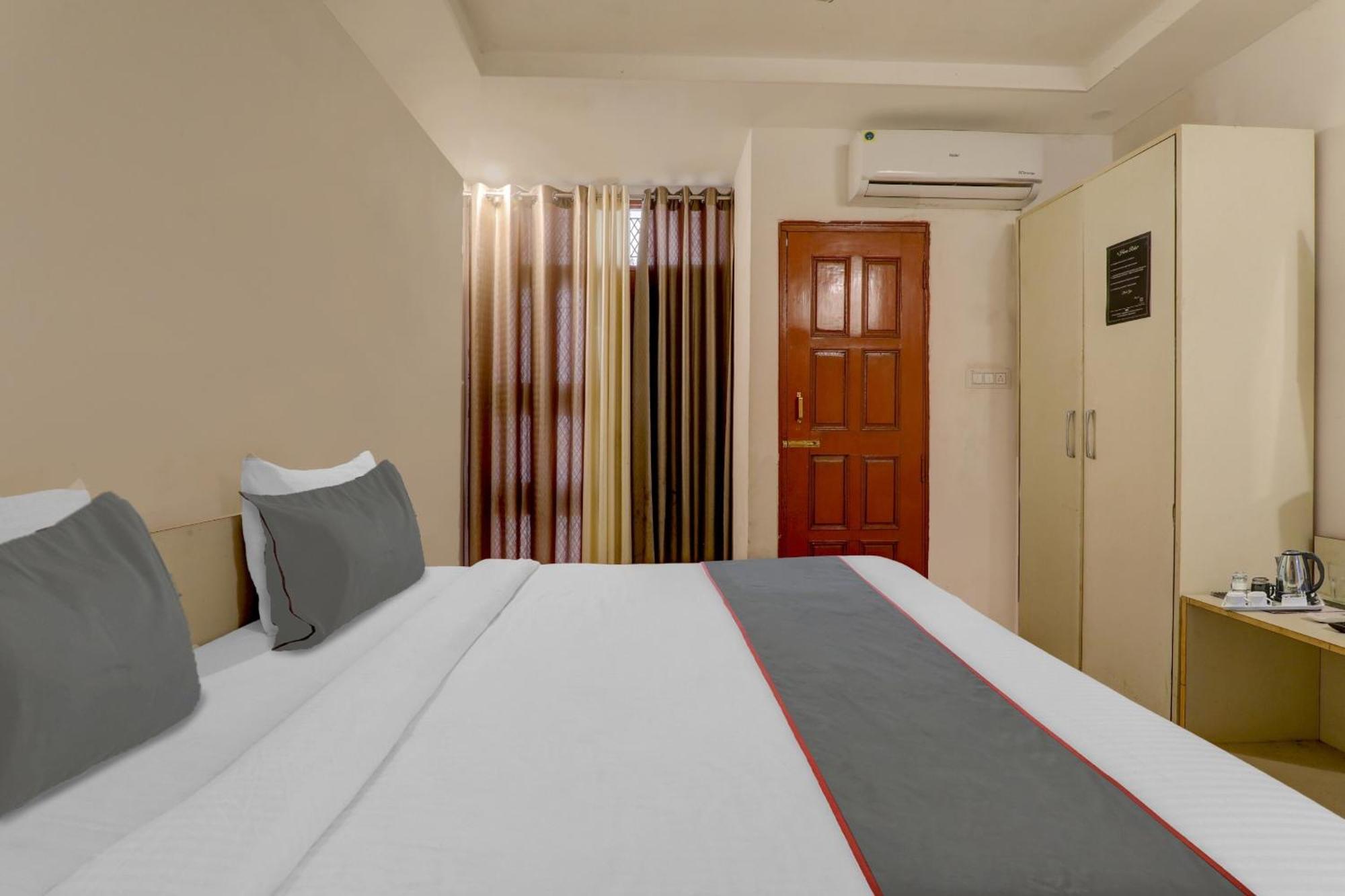 Collection O Premier Near Hazratganj Lucknow Exterior foto