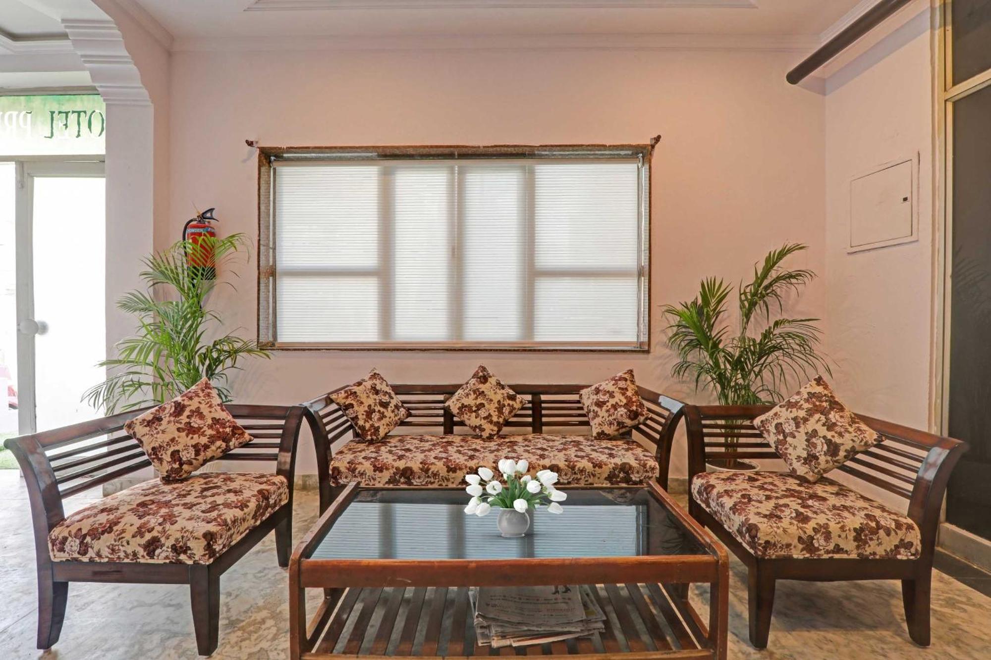 Collection O Premier Near Hazratganj Lucknow Exterior foto
