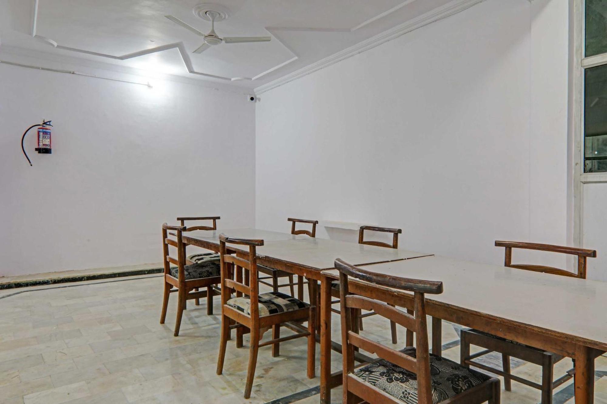 Collection O Premier Near Hazratganj Lucknow Exterior foto