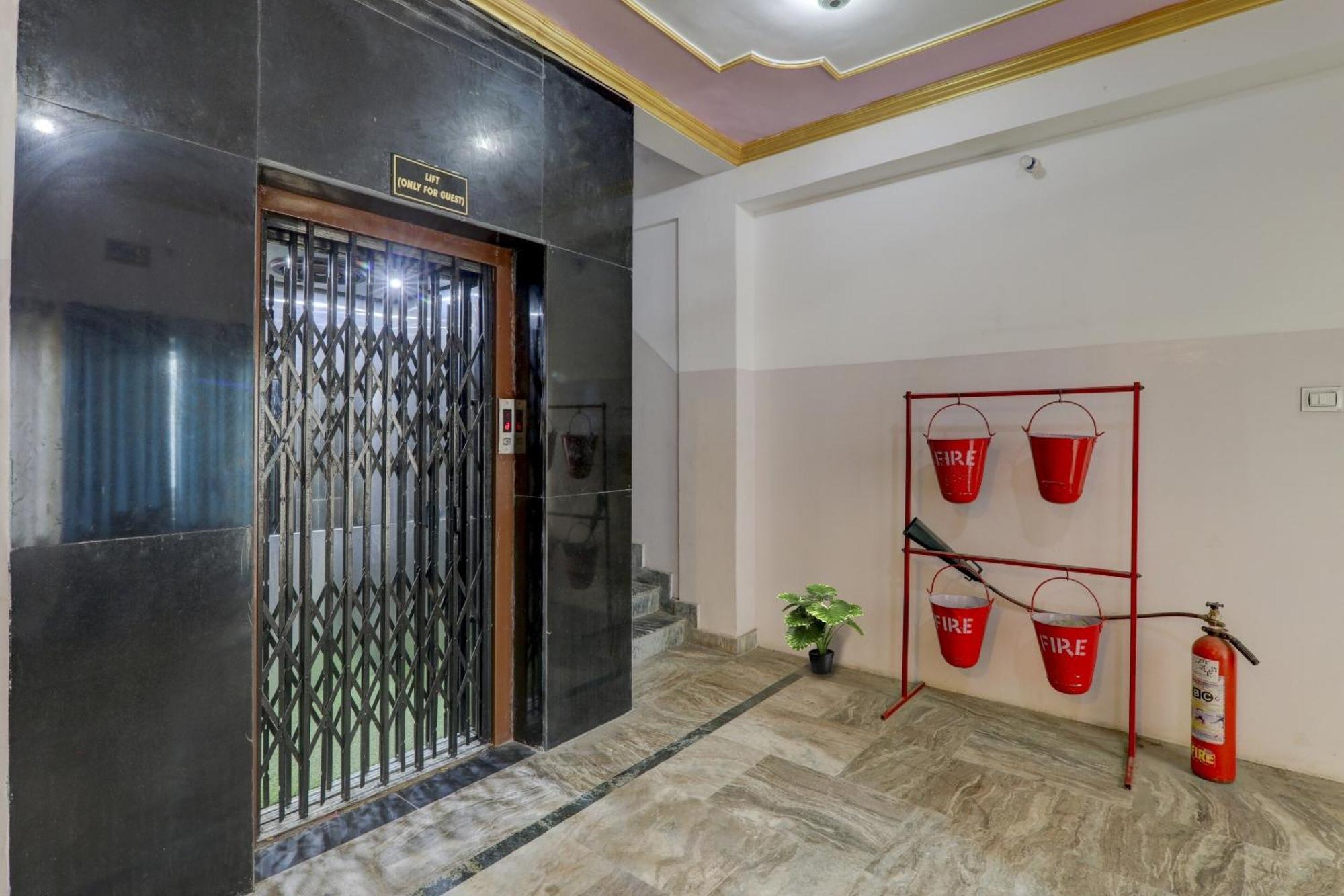 Collection O Premier Near Hazratganj Lucknow Exterior foto
