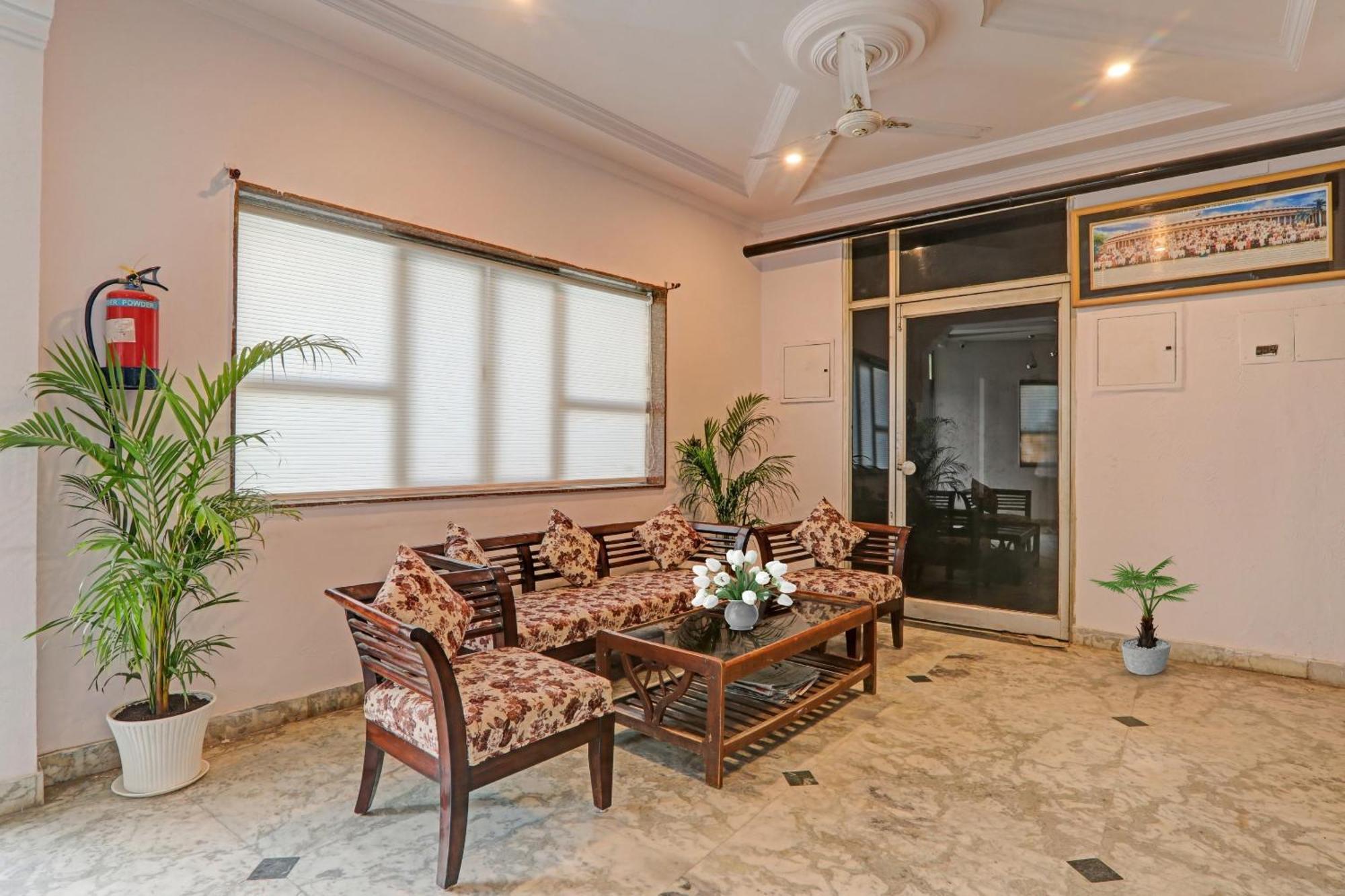 Collection O Premier Near Hazratganj Lucknow Exterior foto